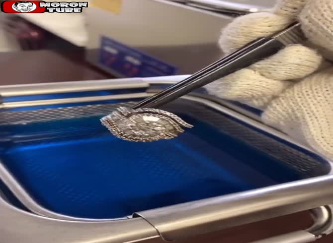 Video :Cleaning a diamond ring using an ultrasonic bath